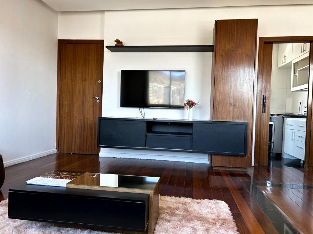 Em 2 Apartment *