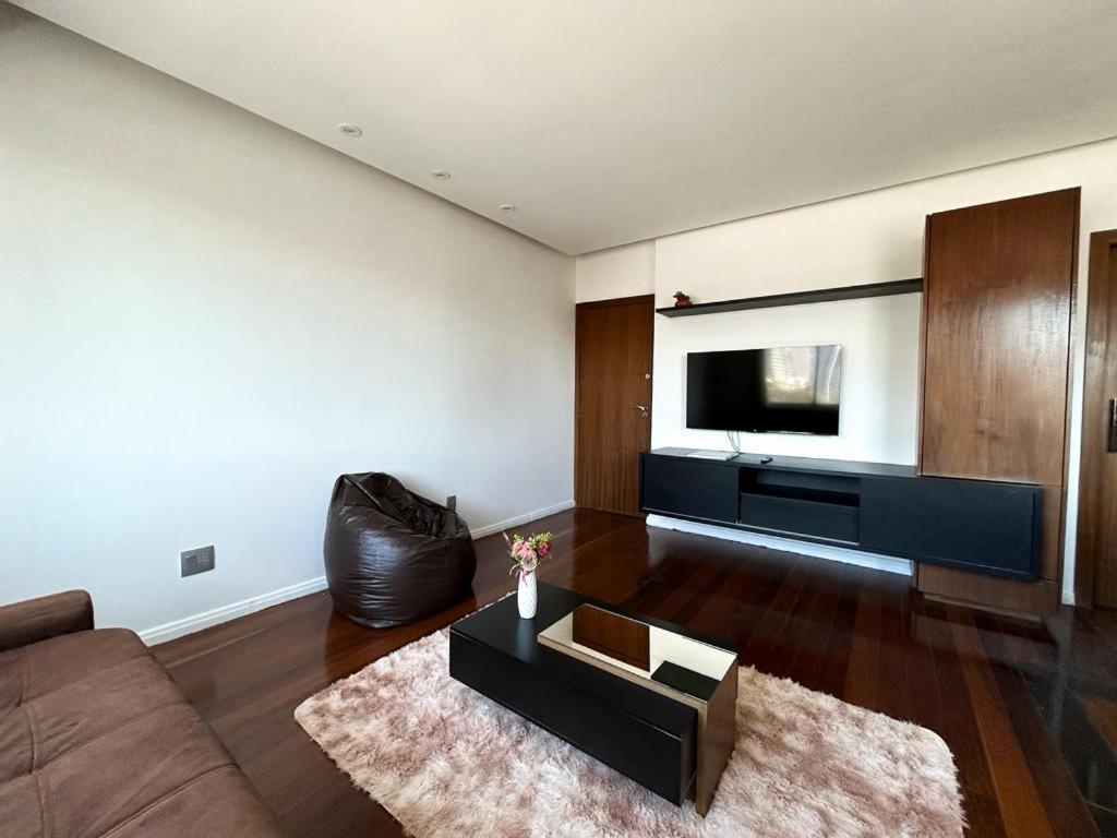 Em 2 Apartment